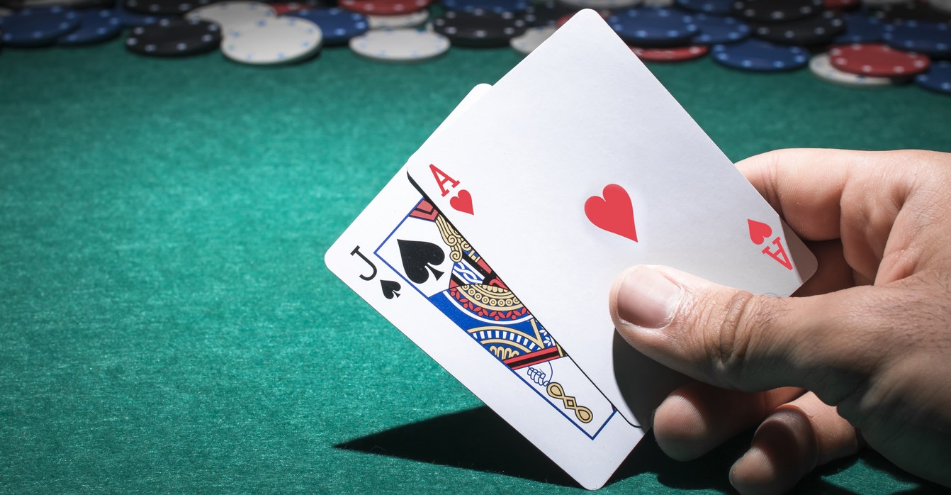 Blackjack en ligne : découvrez l’univers de ce jeu de cartes fascinant